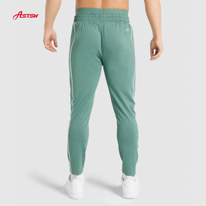 men's sports jogger with pockets